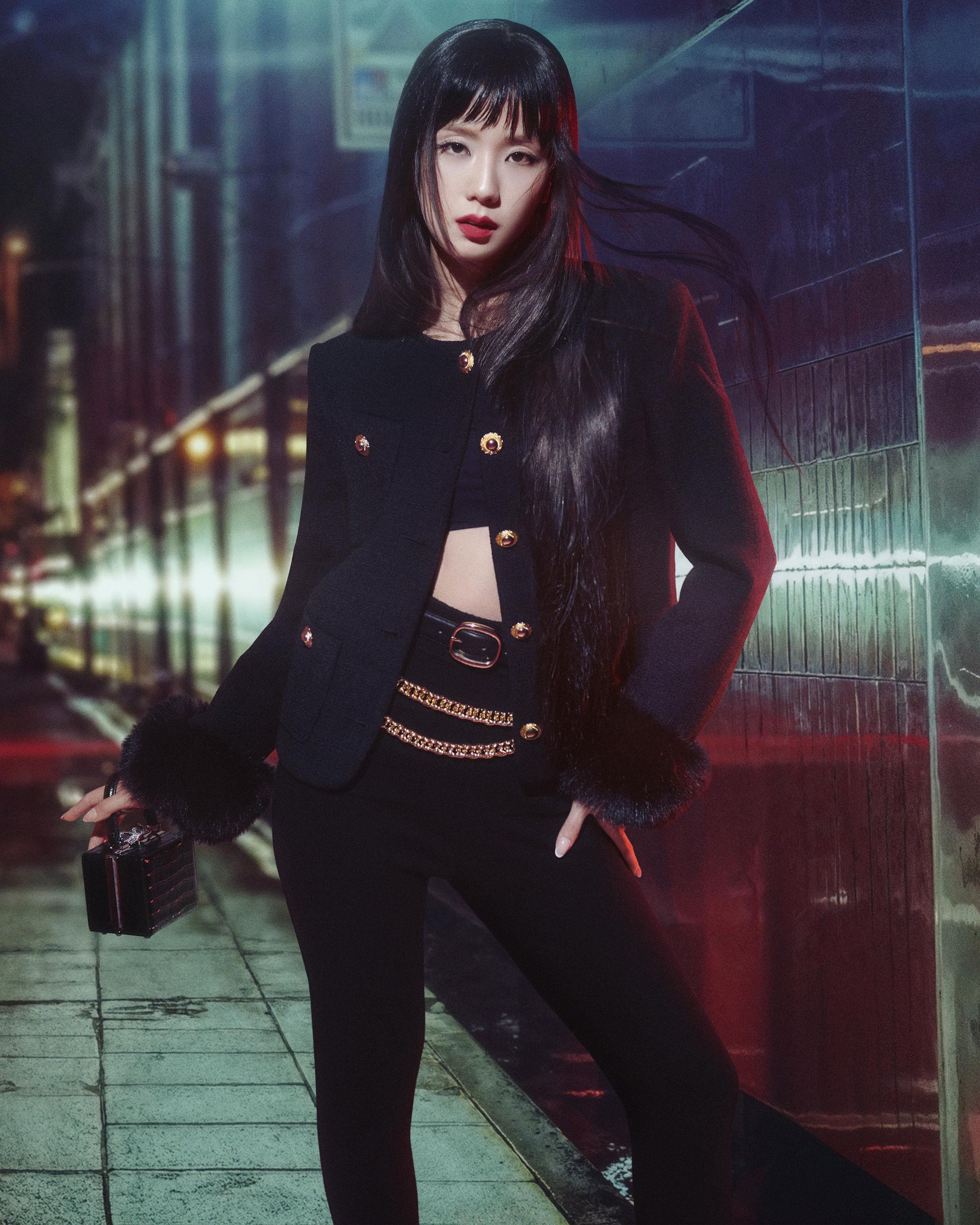 Jisoo狗啃浏海搭蕾丝裙新造型辣翻！self-portrait新装化身未来女主角 名人名流 图2张