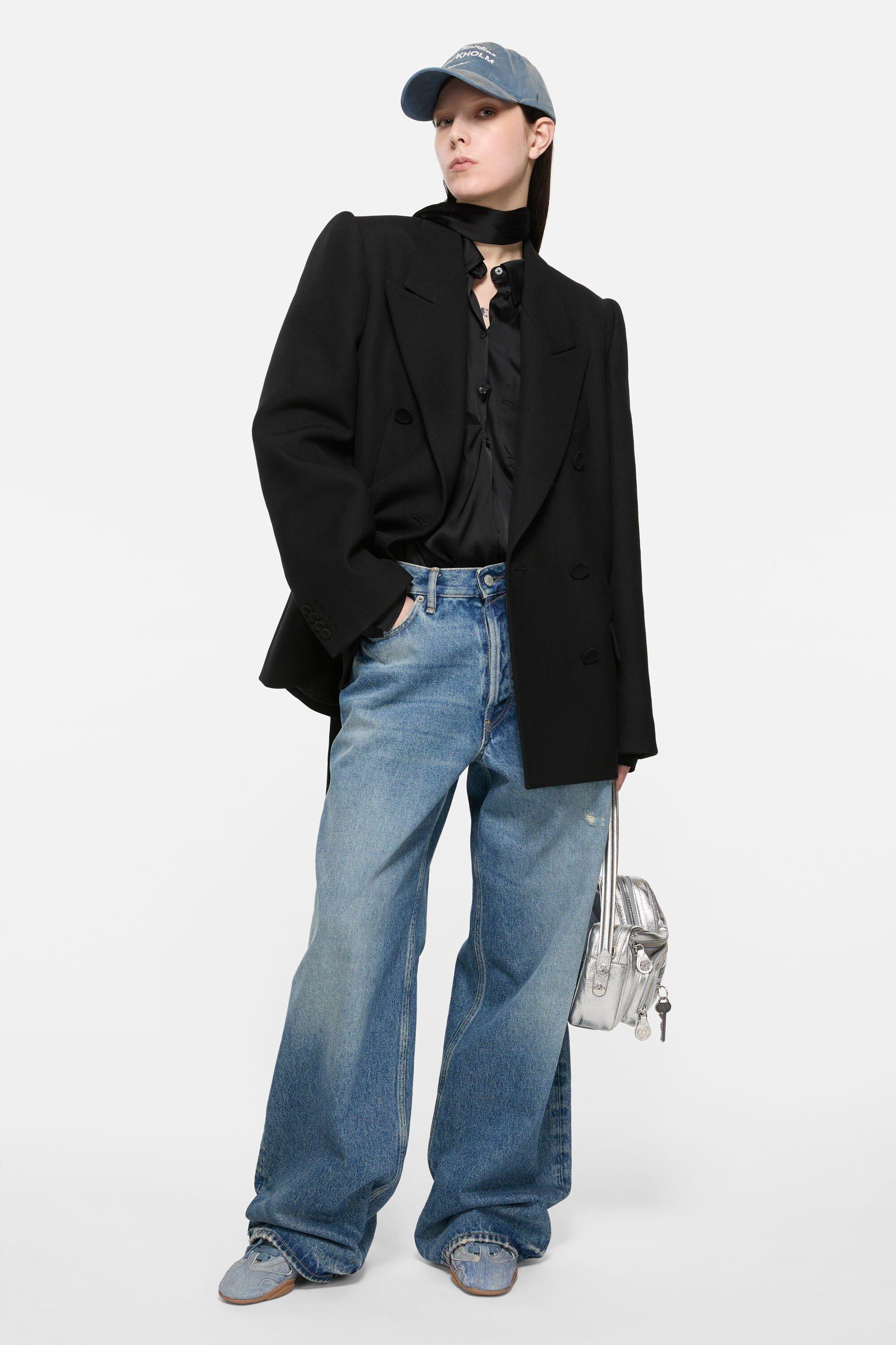 ACNE STUDIOS金色橱窗太美！秋冬话题牛仔裤、限定冰淇淋车登场 时尚穿搭 图6张