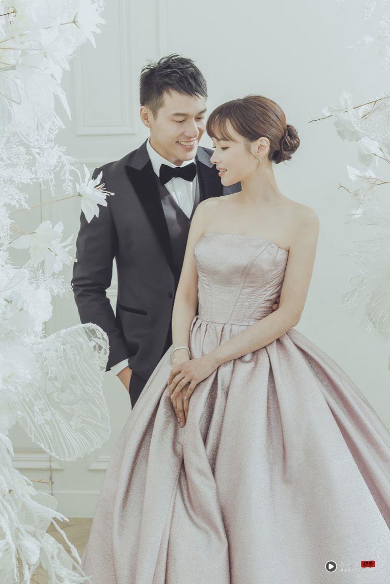 黄安若披3套高订婚纱嫁张睿家！LinLi Boutique耗时3个月打造绝美白纱 名人名流 图3张