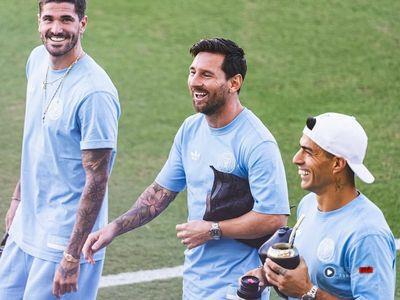 梅西与队友成“名表三人组”　晒“表王”、 AP闪瞎粉丝