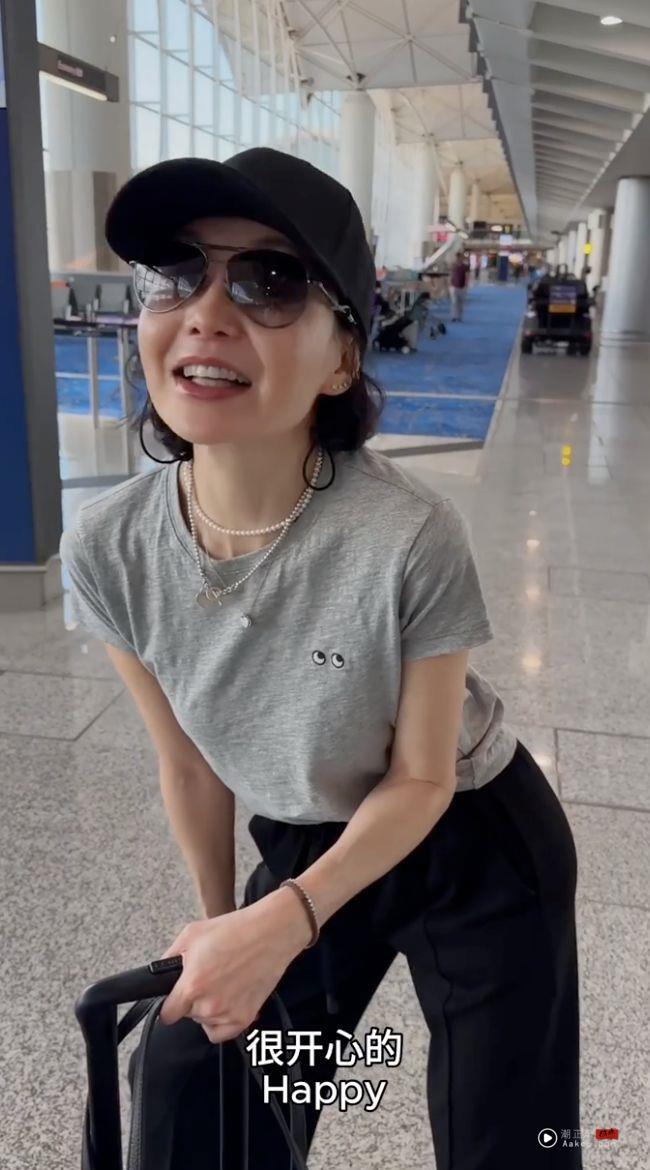 60岁张曼玉状态惊艳！私服露490元UNIQLO T恤、搭Gucci休闲包超时髦 名人名流 图2张