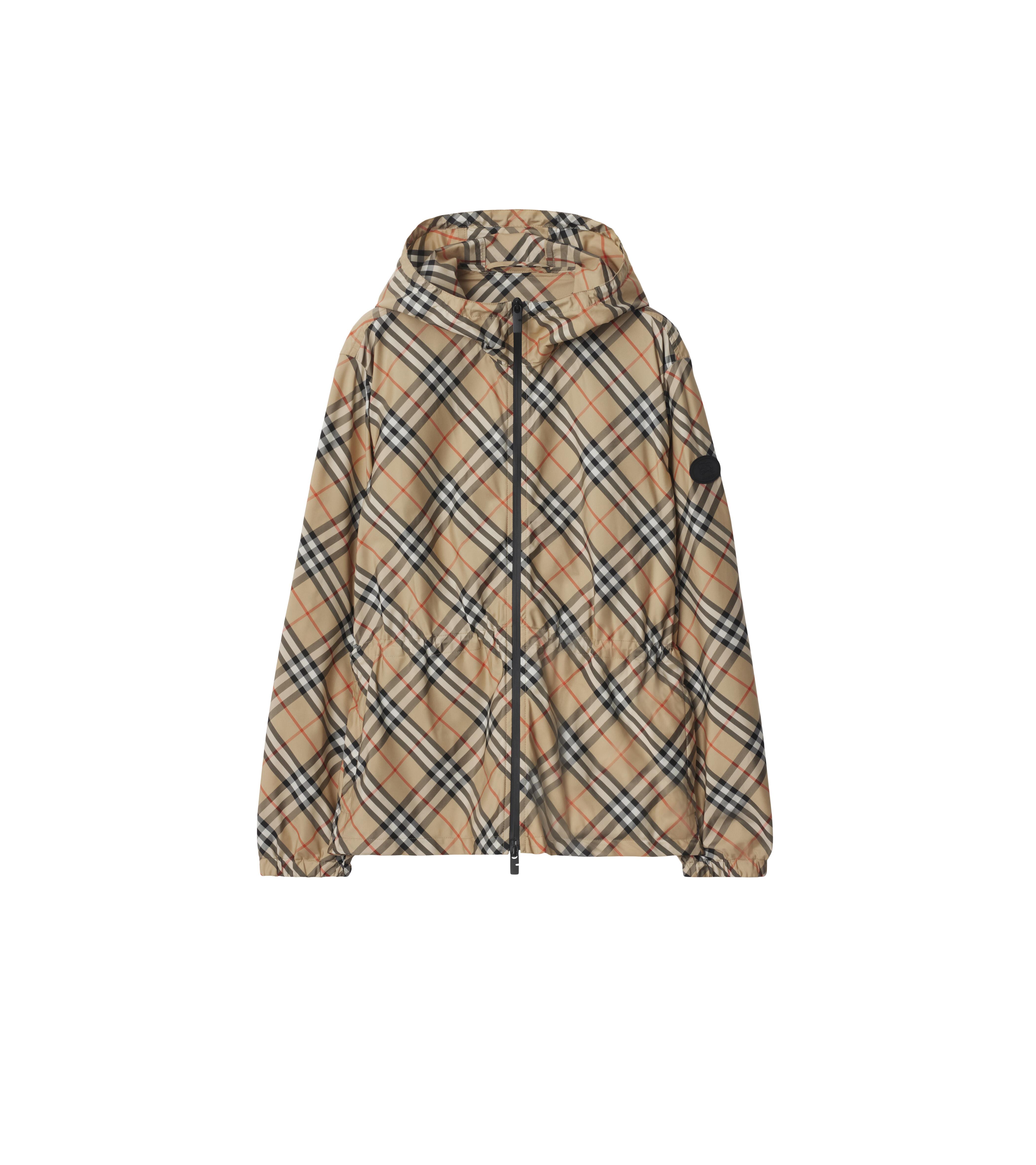 伦敦女孩穿搭指南！Burberry全新时髦形象照　贝壳色风衣、绗缝手袋曝光 时尚穿搭 图5张