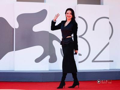 舒淇威尼斯小露蛮腰又美又帅　卡地亚珠宝添气势