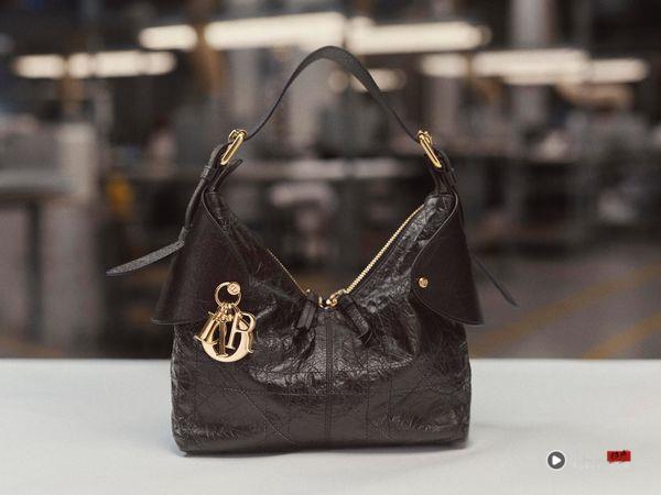 就爱双头拉炼大包！DIOR Voyage通勤族必备　全智贤用LV Express把旅行袋变日常 时尚穿搭 图5张