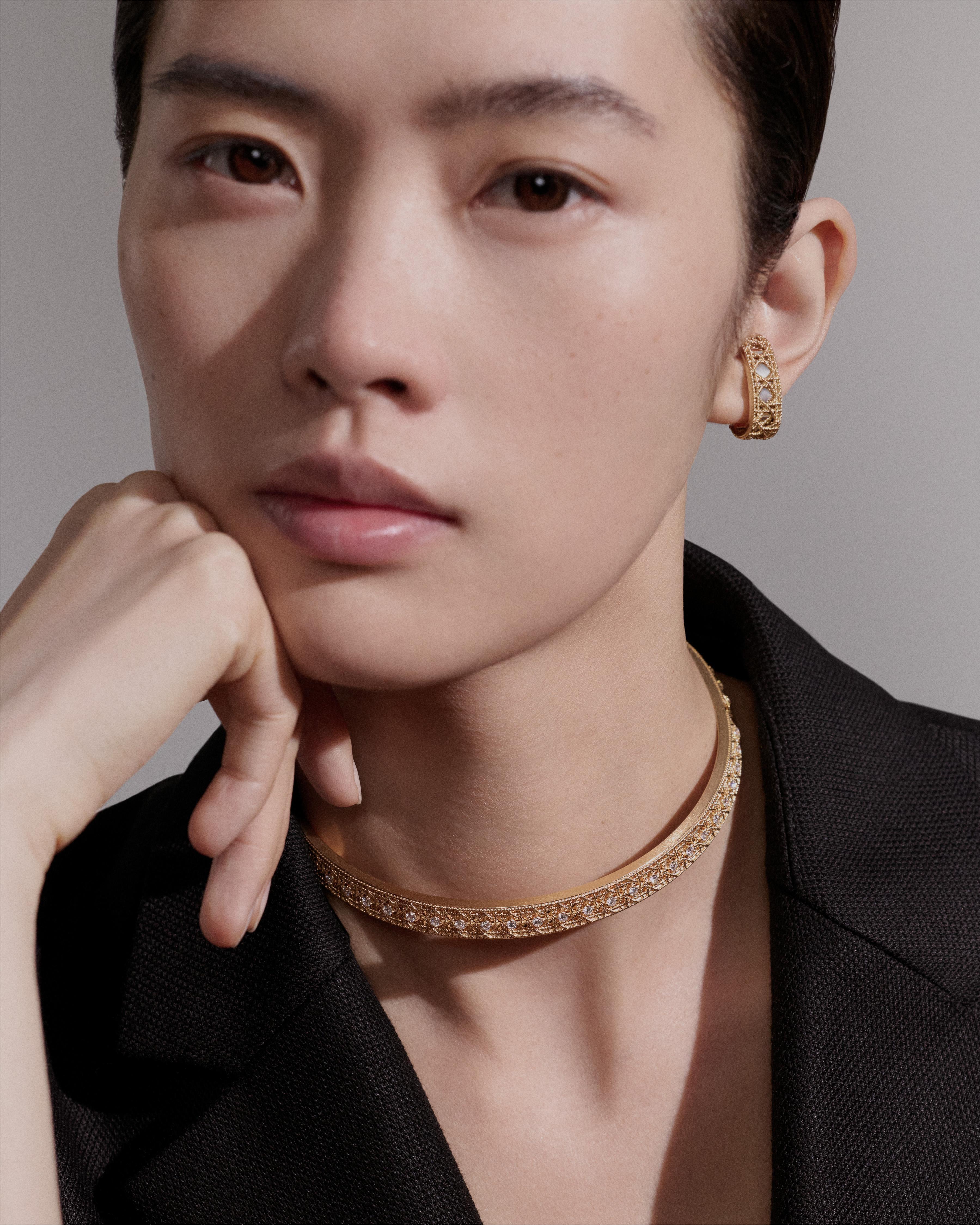 Dior藤格纹珠宝没镶钻照样抢镜　透出镜面或彩漆好时髦 奢侈品牌 图1张