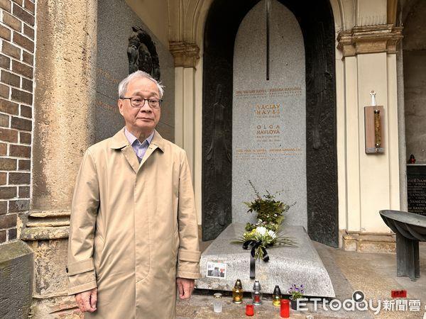 李远墓园致意“捷克民主推手”哈维尔：因为你台捷才能维系至今 名人名流 图5张