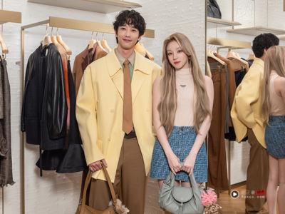 刘以豪合照i-dle宋雨琦绅士手超加分！诠释FENDI暖男打扮最想拥有Lui包