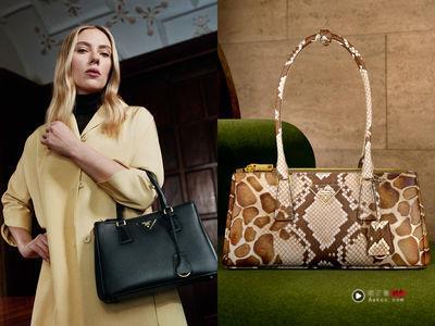 Prada传奇手袋Galleria进化蟒蛇纹、流苏版本！史嘉蕾乔韩森化身优雅女伶演绎