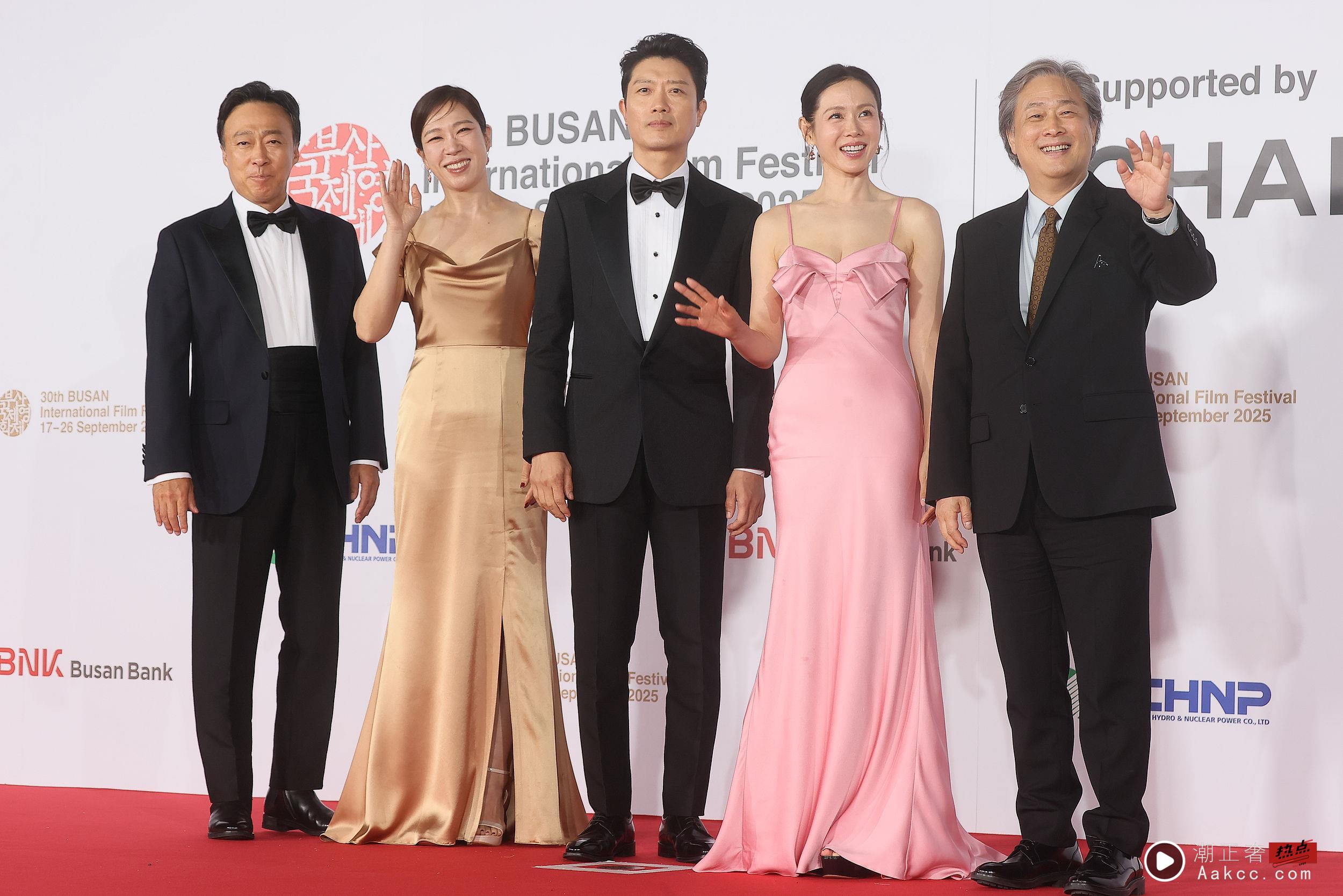 孙艺真解放事业线　粉红礼服性感又甜美 时尚穿搭 图1张