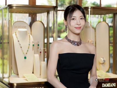 河智苑珠宝上身美到发光 47岁女神连背影都迷人