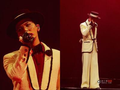 最会穿香奈儿的男人！GD巴黎演唱会换上订制西装搭羽毛胸针帅翻舞台