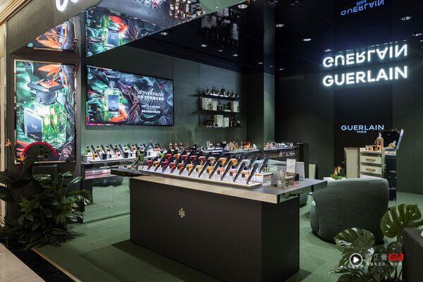 郭雪芙、林柏宏站台娇兰顶奢香氛 延长“持香度”两人各有妙招 内容图1 潮正奢/潮品文/潮臻社-实时追踪全球最新奢侈品牌新闻资讯的官网站! ▲▼娇兰香氛色彩概念店。(图/品牌提供)