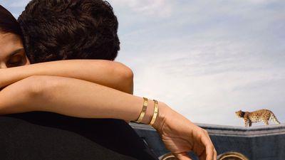 卡地亚爱无止境　LOVE Unlimited手环化身金质缎带绵延爱意