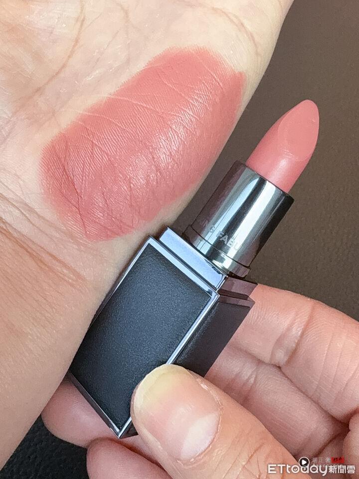 试开箱／润到飙脏话！雾面唇膏中少见的奶润款　上肤直接融化还不卡纹 最新资讯 图4张