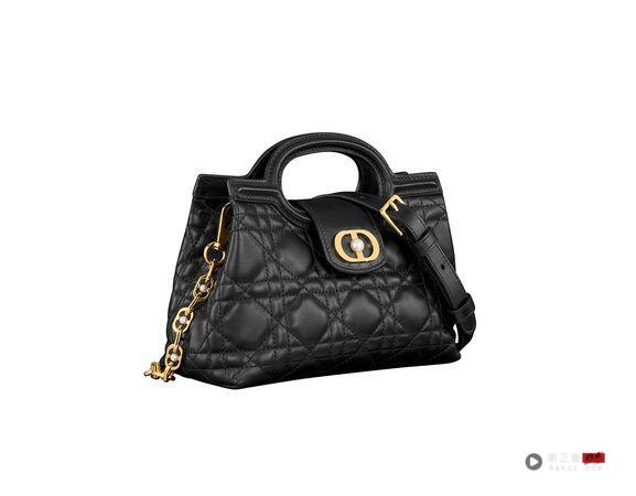 陈庭妮爱“人高马大拿Dior迷你包的反差” 曾敬骅想戒短裤自认私服太邋遢 内容图7 潮正奢/潮品文/潮臻社-实时追踪全球最新奢侈品牌新闻资讯的官网站! ▲Dior 2026早春。(图/品牌提供)