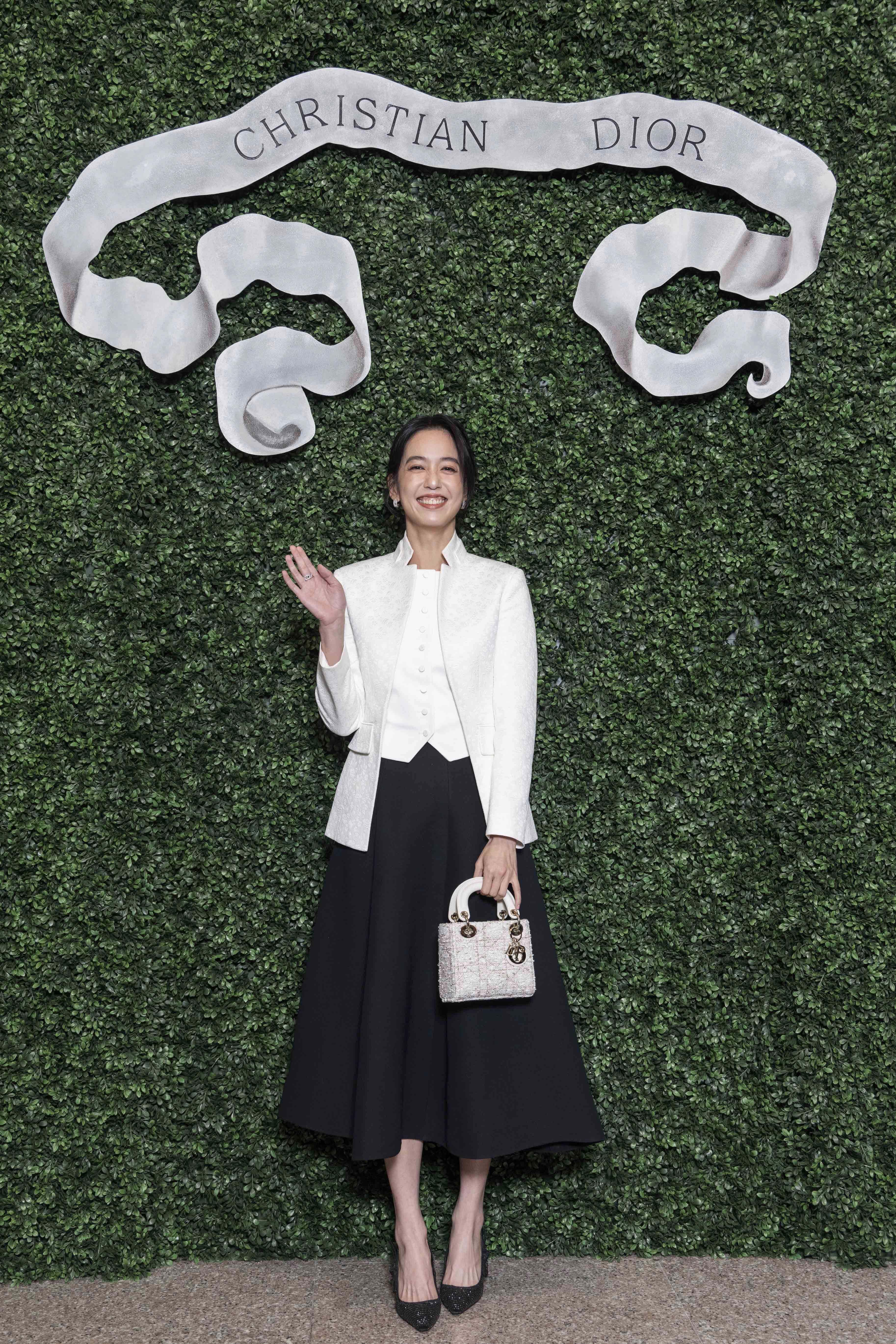 陈庭妮爱“人高马大拿Dior迷你包的反差” 曾敬骅想戒短裤自认私服太邋遢 内容图2 潮正奢/潮品文/潮臻社-实时追踪全球最新奢侈品牌新闻资讯的官网站! ▲Dior 2026早春。(图/品牌提供)