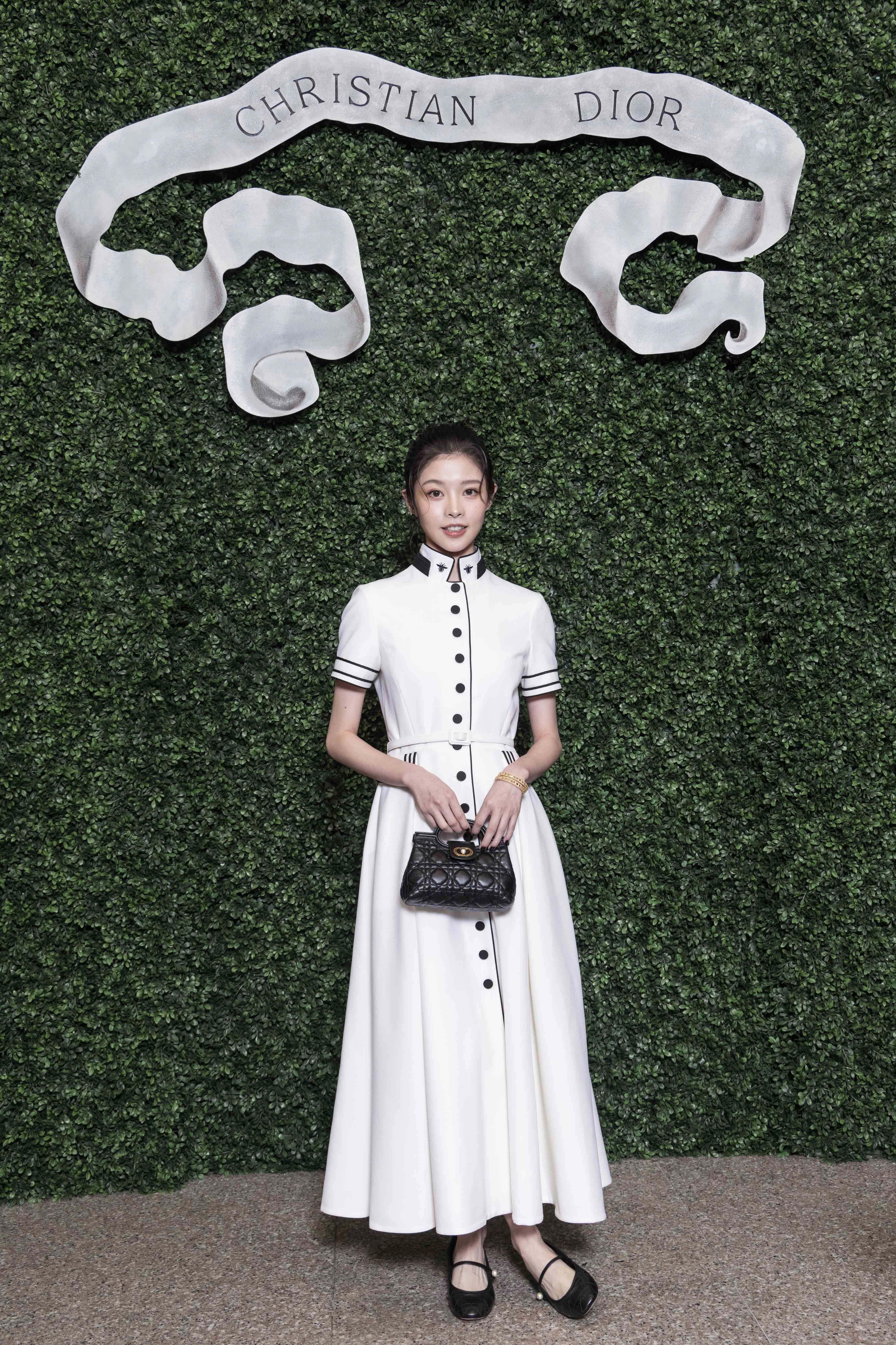 陈庭妮爱“人高马大拿Dior迷你包的反差” 曾敬骅想戒短裤自认私服太邋遢 内容图6 潮正奢/潮品文/潮臻社-实时追踪全球最新奢侈品牌新闻资讯的官网站! ▲Dior 2026早春。(图/品牌提供)