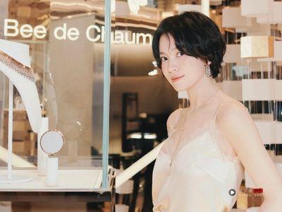 宋慧乔睡衣风造微性感 白皙肌肤衬蜂巢珠宝美翻