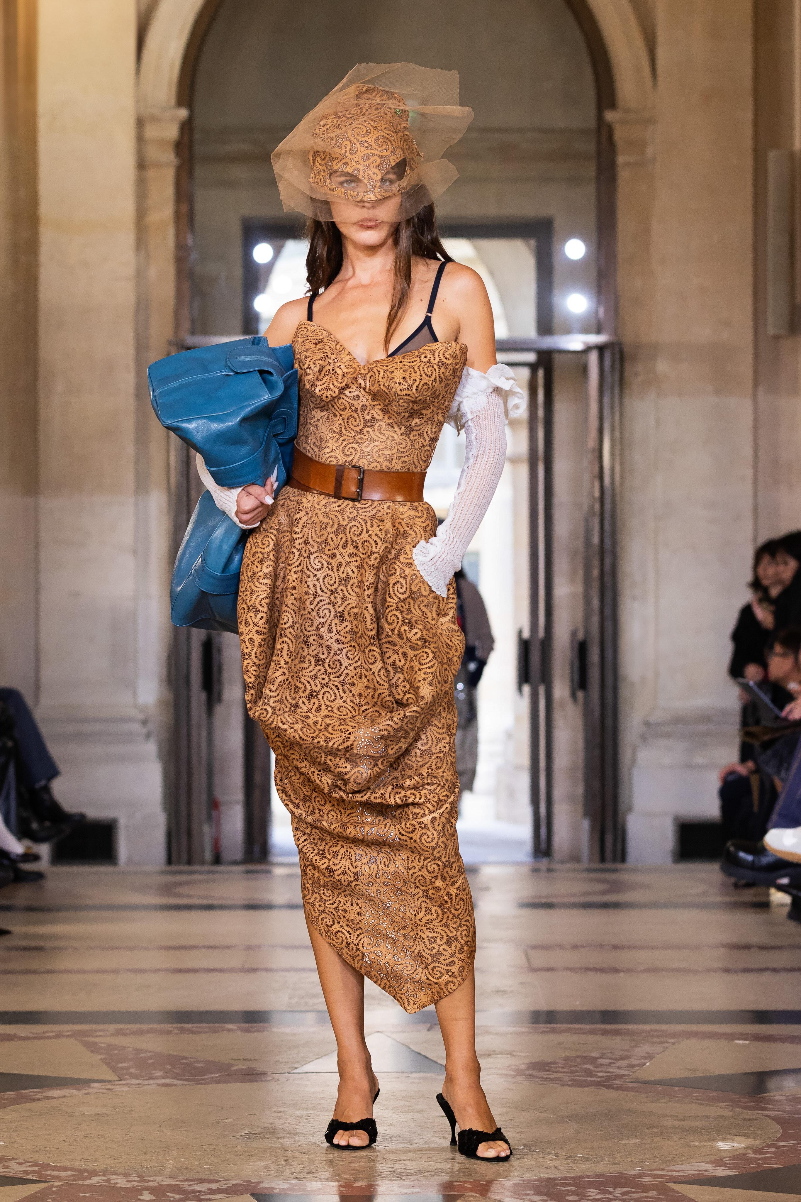 巴黎时装周／agnès b.慢节奏日常优雅　海蒂克隆为Vivienne Westwood走秀 时尚穿搭 图8张