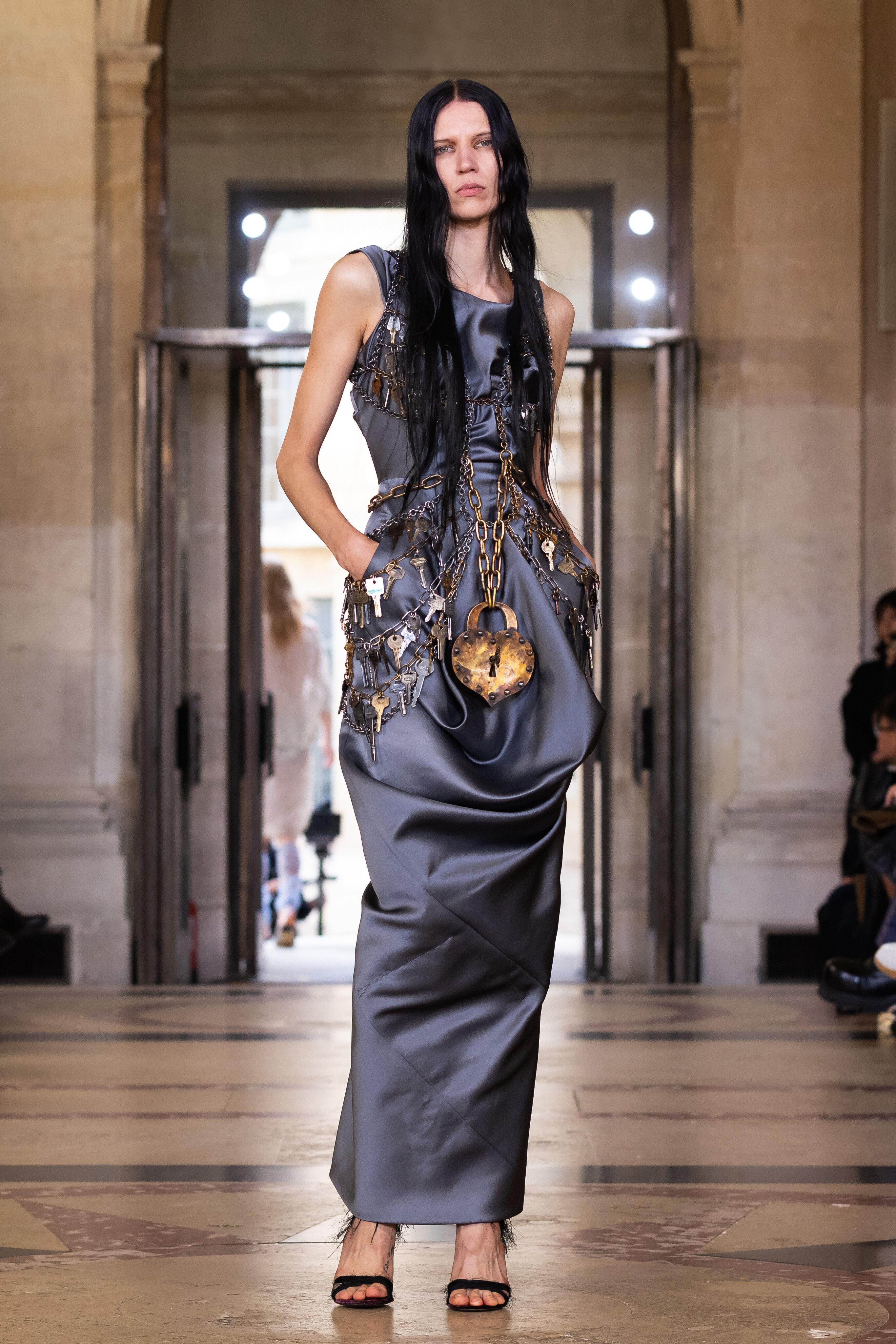 巴黎时装周／agnès b.慢节奏日常优雅　海蒂克隆为Vivienne Westwood走秀 时尚穿搭 图9张
