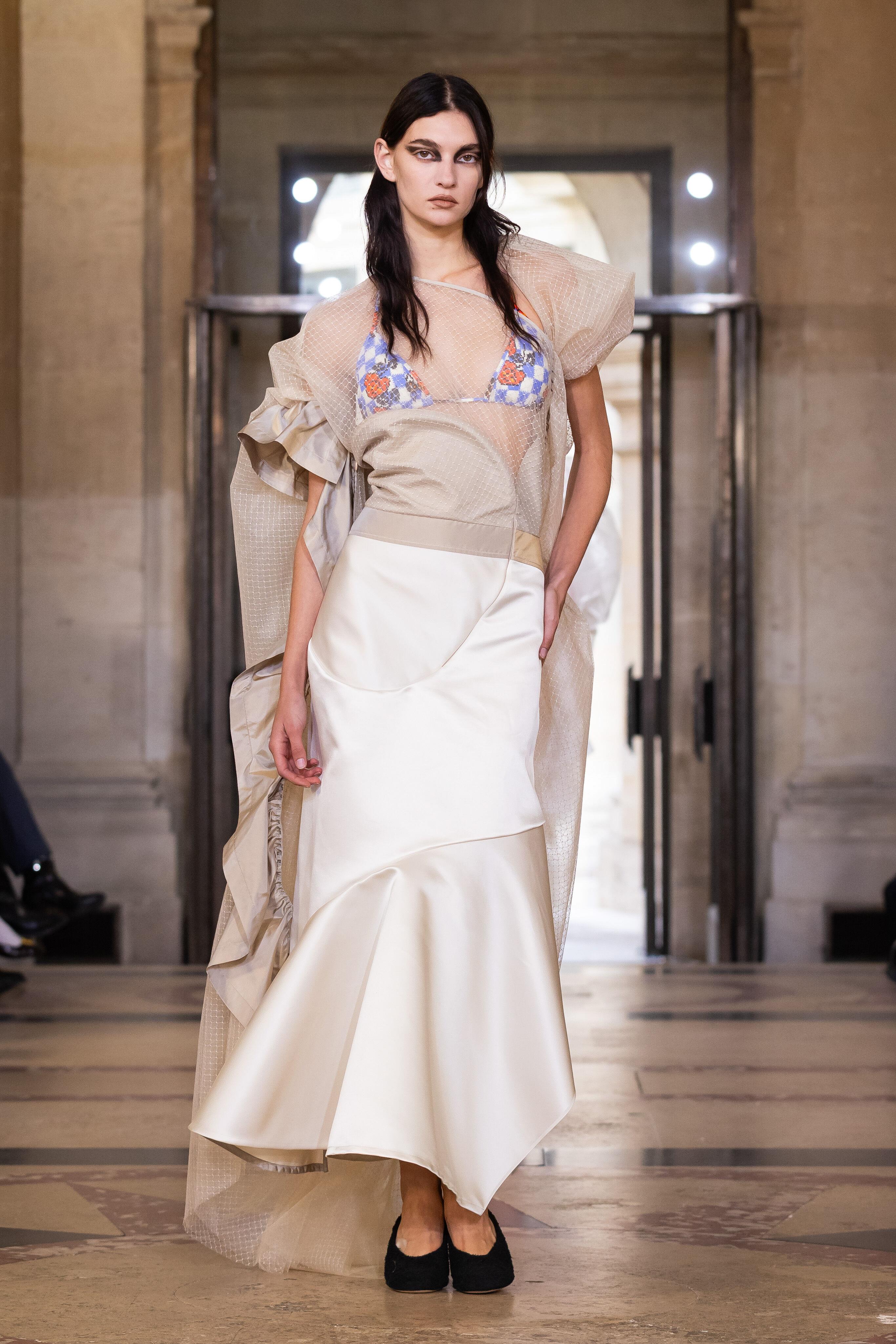 巴黎时装周／agnès b.慢节奏日常优雅　海蒂克隆为Vivienne Westwood走秀 时尚穿搭 图10张