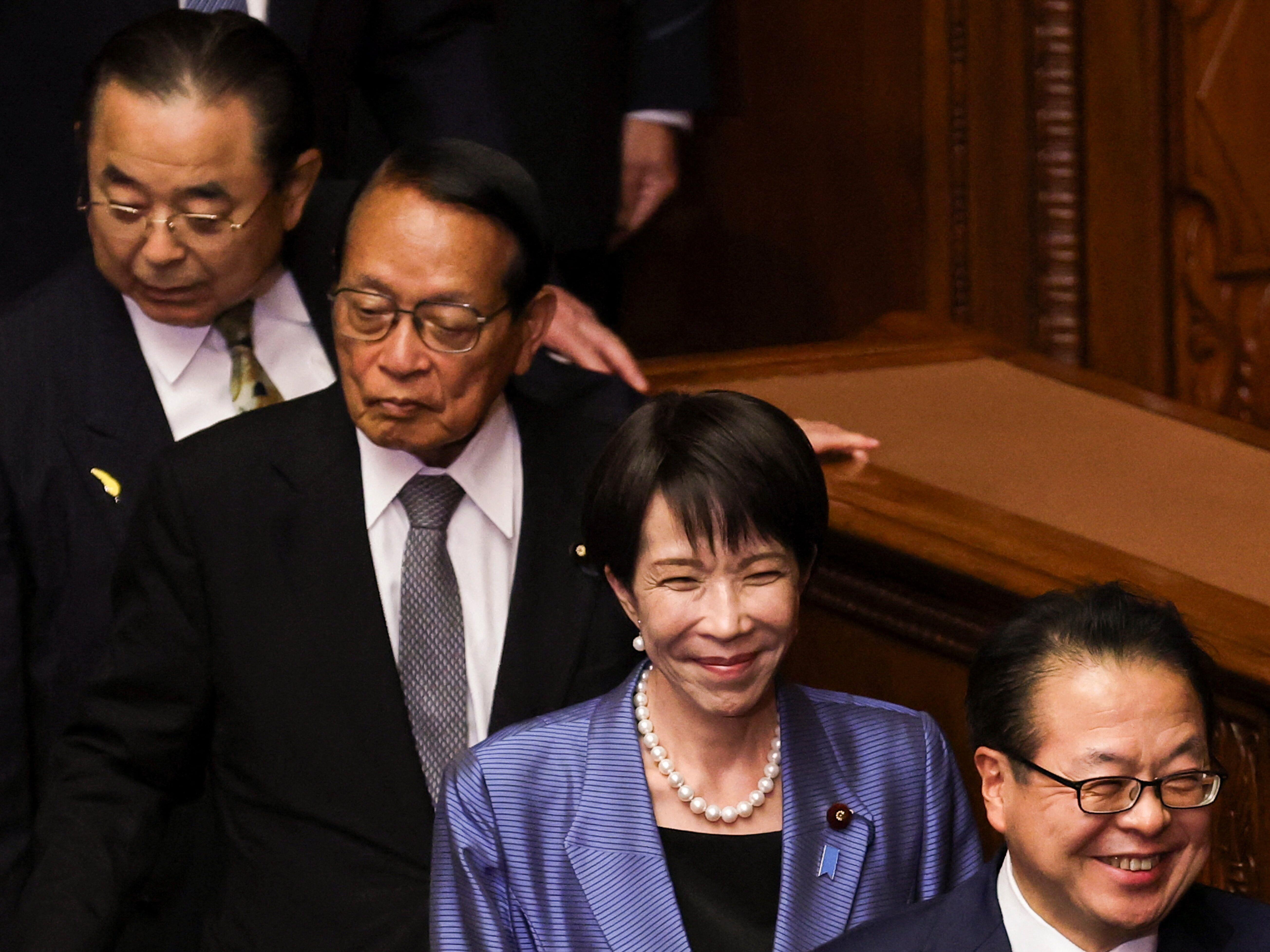 日首相高市早苗珍珠大到让人一眼瞧见　戴58万宝玑表泄不凡品味 名人名流 图1张