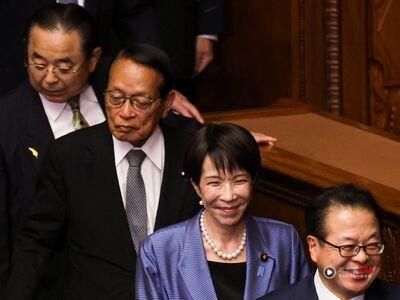 日首相高市早苗珍珠大到让人一眼瞧见　戴58万宝玑表泄不凡品味