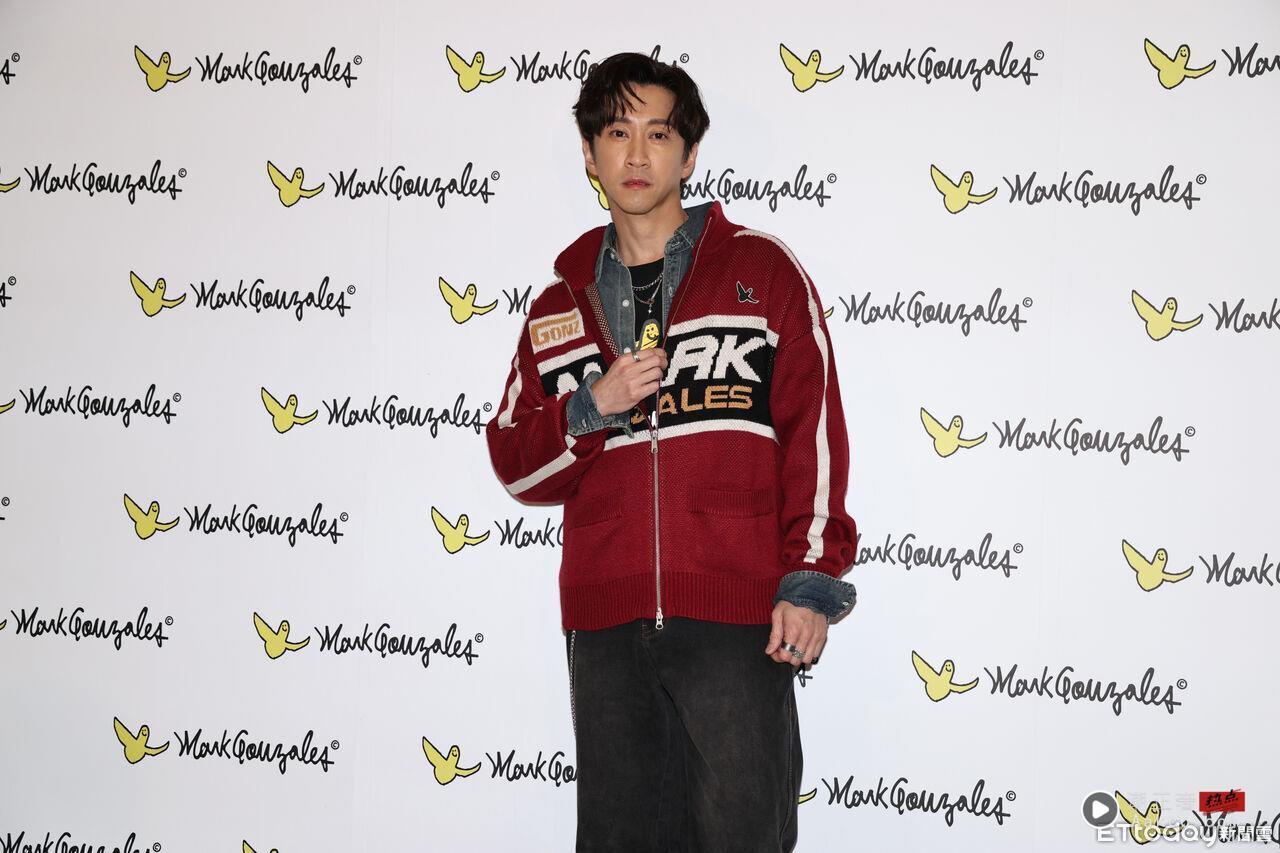 陈汉典放闪Lulu“找到人生另一个翅膀” 低调入手夫妻装Mark Gonzales 内容图1 潮正奢/潮品文/潮臻社-实时追踪全球最新奢侈品牌新闻资讯的官网站! ▲▼ 陈汉典现身Mark Gonzales秋冬发表会 。(图/记者黄克翔摄)