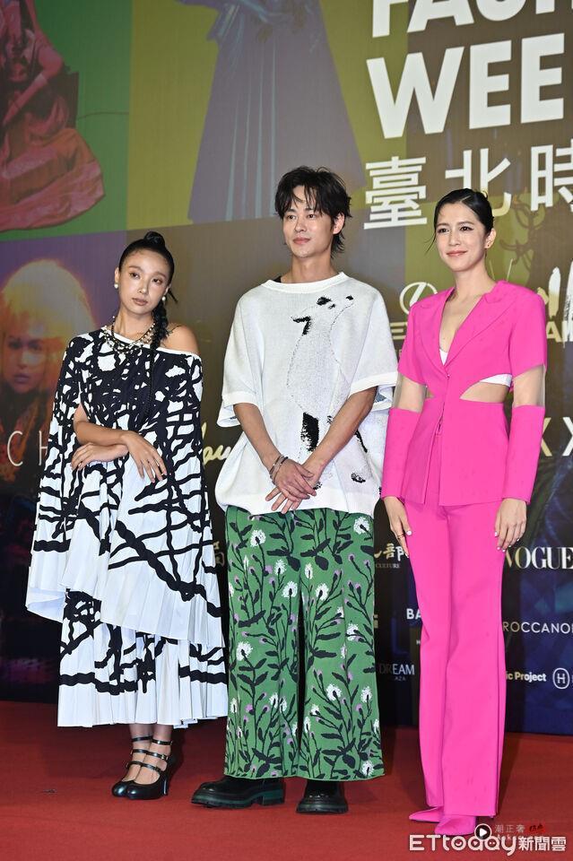 李洙赫“深V露胸”挺台北时装周帅翻 鬼鬼穿镂空刺绣装“拿掉衬裙”辣爆 内容图6 潮正奢/潮品文/潮臻社-实时追踪全球最新奢侈品牌新闻资讯的官网站! ▲▼夏腾宏、李雪、刘奕儿出席《2025 台北时装周》跨界时尚大秀。(图/记者李毓康摄)