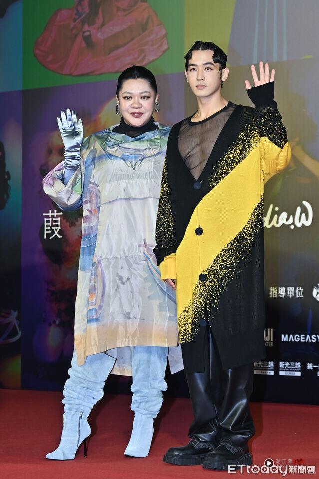 李洙赫“深V露胸”挺台北时装周帅翻 鬼鬼穿镂空刺绣装“拿掉衬裙”辣爆 内容图8 潮正奢/潮品文/潮臻社-实时追踪全球最新奢侈品牌新闻资讯的官网站! ▲▼小乐吴思贤、Amanda 刘纪范出席《2025 台北时装周》跨界时尚大秀。(图/记者李毓康摄)