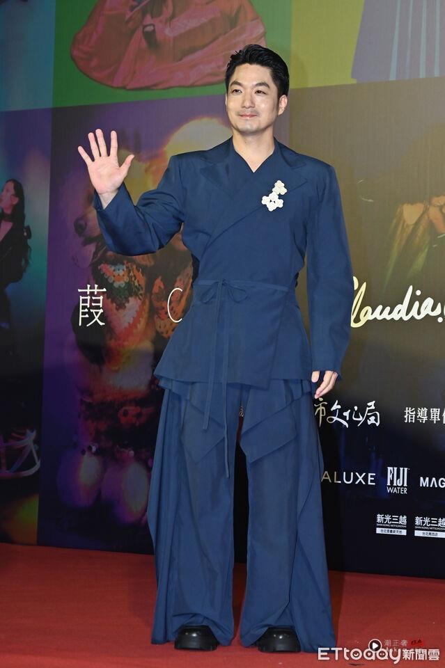 李洙赫“深V露胸”挺台北时装周帅翻 鬼鬼穿镂空刺绣装“拿掉衬裙”辣爆 内容图5 潮正奢/潮品文/潮臻社-实时追踪全球最新奢侈品牌新闻资讯的官网站! ▲▼台北市长蒋万安出席《2025 台北时装周》跨界时尚大秀。(图/记者李毓康摄)