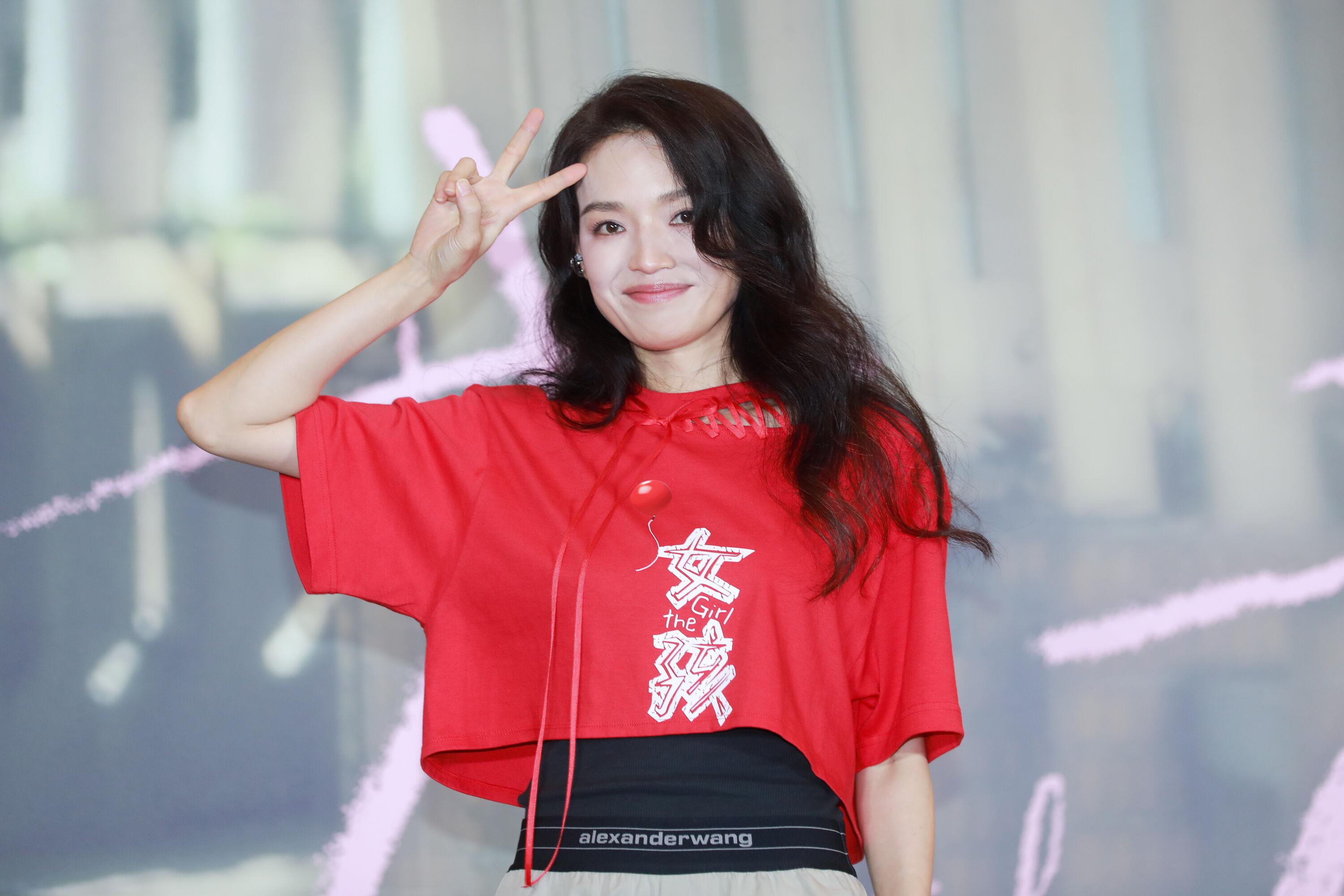 舒淇长发塞耳后闪耀LV耳骨夹 巧搭耳饰松弛感满点 内容图5 潮正奢/潮品文/潮臻社-实时追踪全球最新奢侈品牌新闻资讯的官网站! ▲▼电影《女孩》记者会-舒淇。(图/记者周宸亘摄)