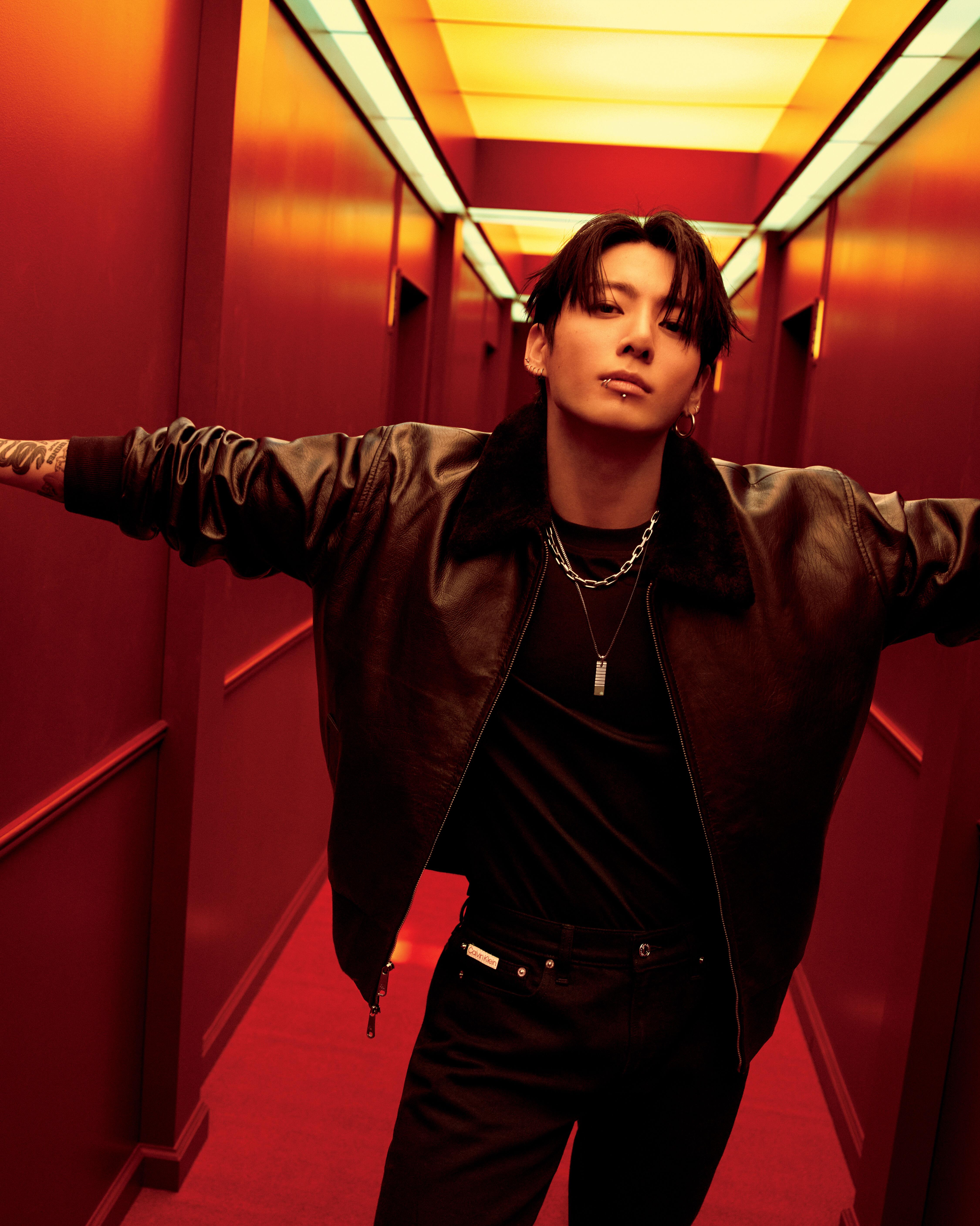 BTS柾国冰块腹肌搭丹宁双倍性感回归!再度穿上Calvin Klein多图放送 内容图1 潮正奢/潮品文/潮臻社-实时追踪全球最新奢侈品牌新闻资讯的官网站! ▲▼柾国再度穿上 Calvin Klein!。(图/品牌提供)