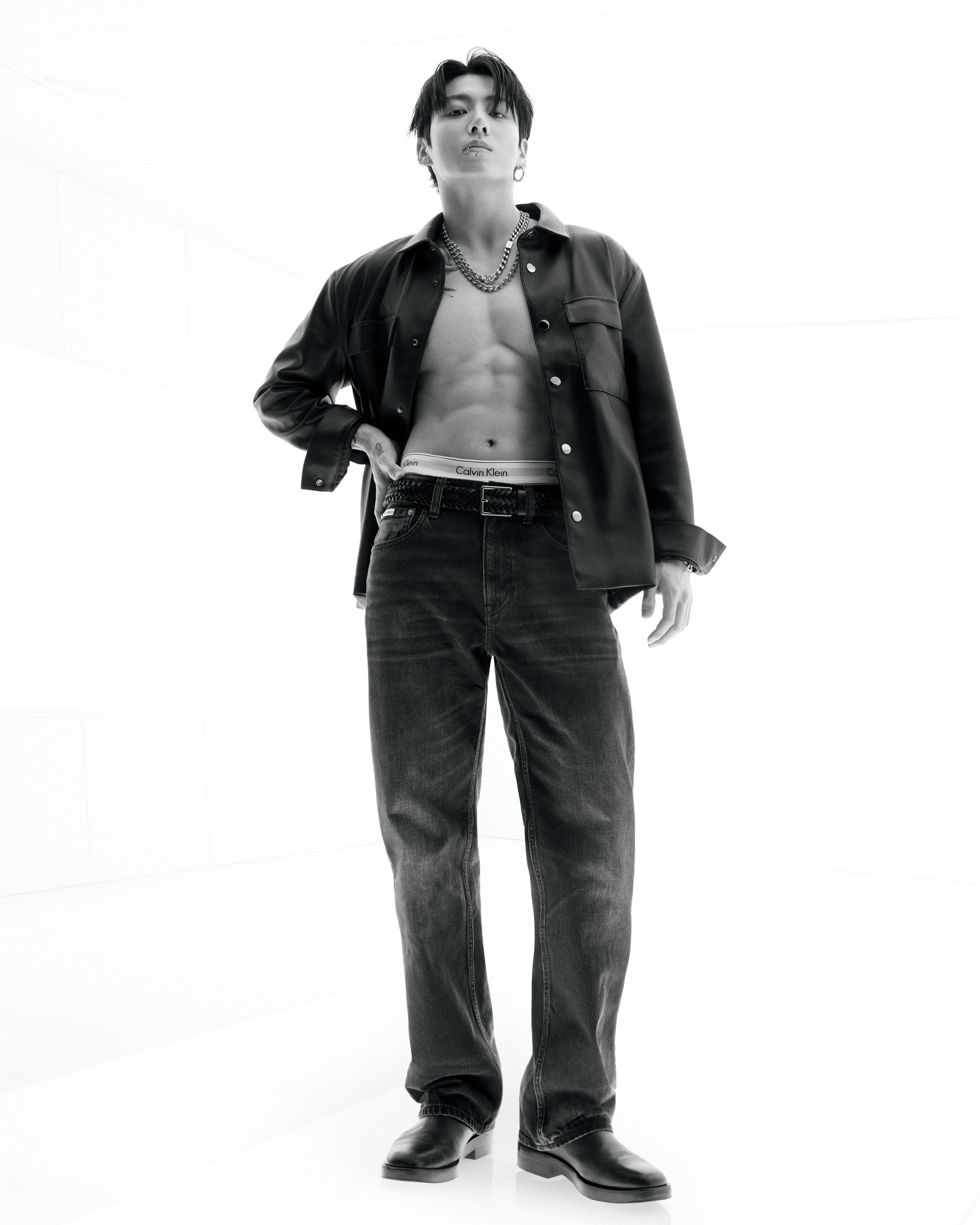 BTS柾国冰块腹肌搭丹宁双倍性感回归!再度穿上Calvin Klein多图放送 内容图4 潮正奢/潮品文/潮臻社-实时追踪全球最新奢侈品牌新闻资讯的官网站! ▲▼柾国再度穿上 Calvin Klein!。(图/品牌提供)