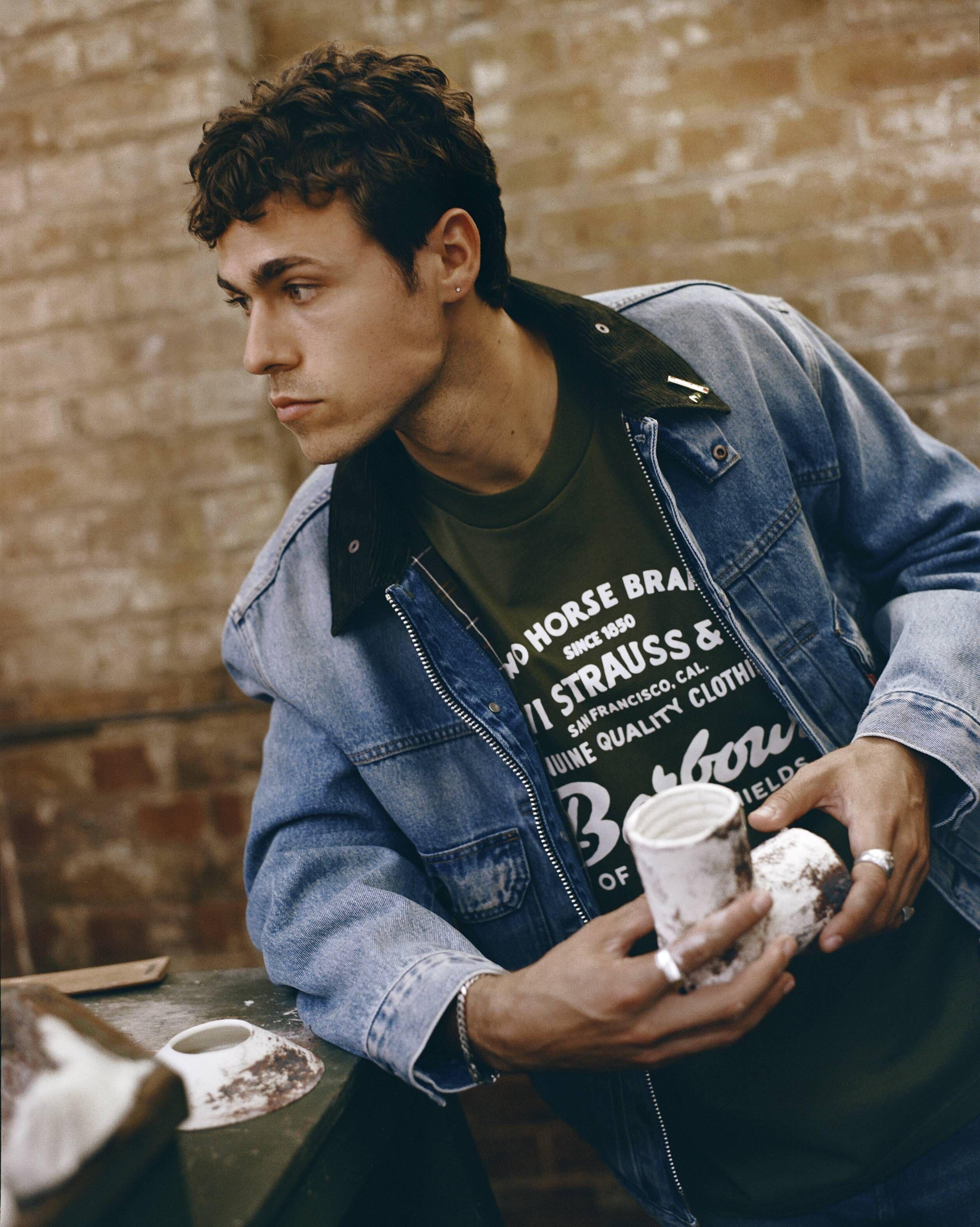 BTS柾国冰块腹肌搭丹宁双倍性感回归!再度穿上Calvin Klein多图放送 内容图7 潮正奢/潮品文/潮臻社-实时追踪全球最新奢侈品牌新闻资讯的官网站! ▲▼ 防水单品综合 。(图/品牌提供)