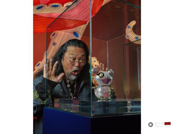 LV经典包大改造!被章鱼脚抓住、毛毛彩虹花太可爱 村上隆让Capucine变样 内容图5 潮正奢/潮品文/潮臻社-实时追踪全球最新奢侈品牌新闻资讯的官网站! ▲LV村上隆。(图/品牌提供)