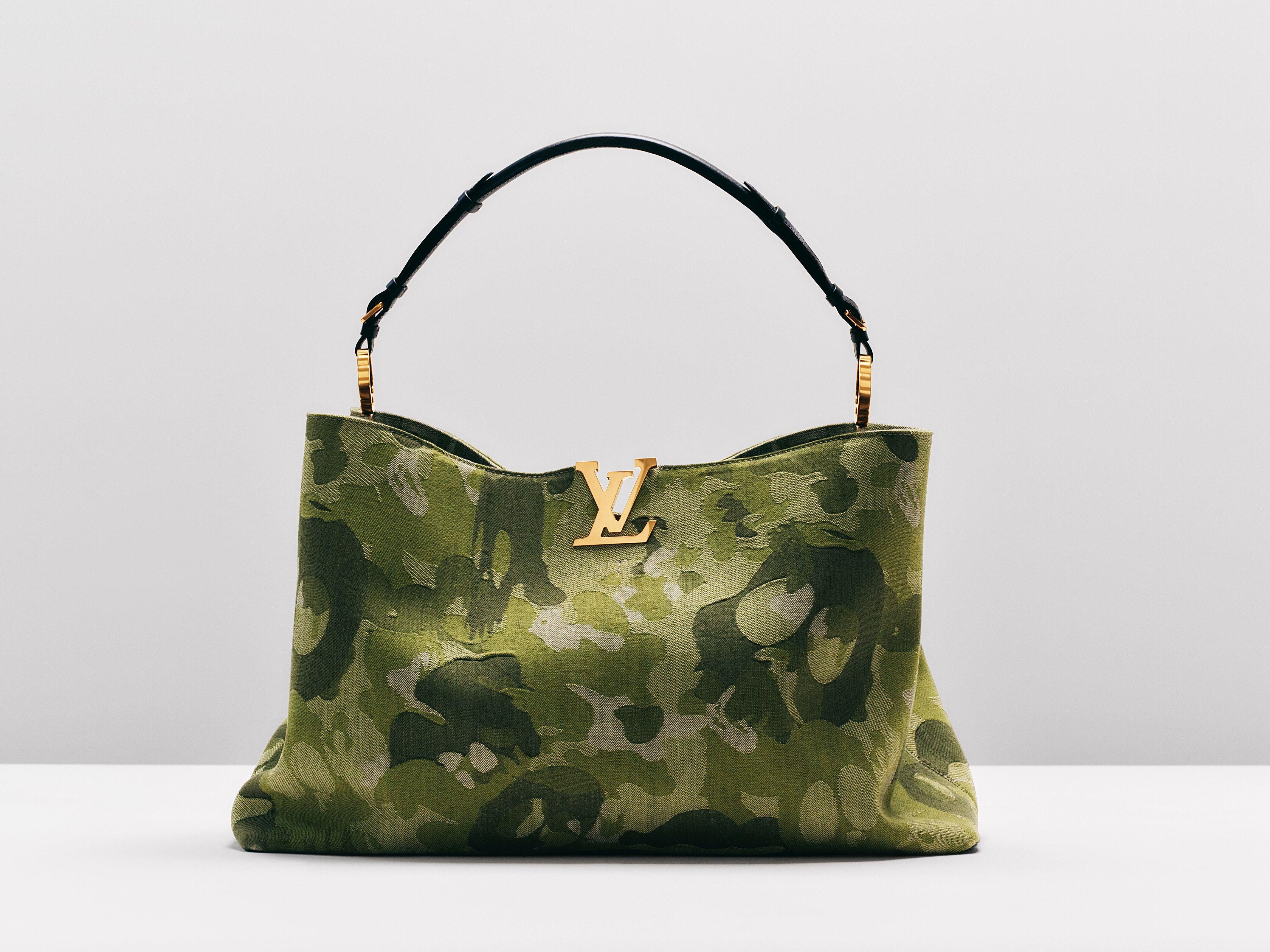 LV经典包大改造!被章鱼脚抓住、毛毛彩虹花太可爱 村上隆让Capucine变样 内容图20 潮正奢/潮品文/潮臻社-实时追踪全球最新奢侈品牌新闻资讯的官网站! ▲LV村上隆。(图/品牌提供)