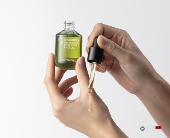 气温骤降!美容油热敷“6步骤”打造透亮光泽 内容图2 潮正奢/潮品文/潮臻社-实时追踪全球最新奢侈品牌新闻资讯的官网站! ▲▼油热敷保养。(图/品牌提供)