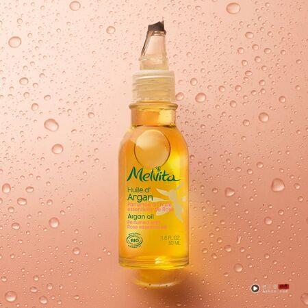 气温骤降!美容油热敷“6步骤”打造透亮光泽 内容图3 潮正奢/潮品文/潮臻社-实时追踪全球最新奢侈品牌新闻资讯的官网站! ▲▼油热敷保养。(图/品牌提供)