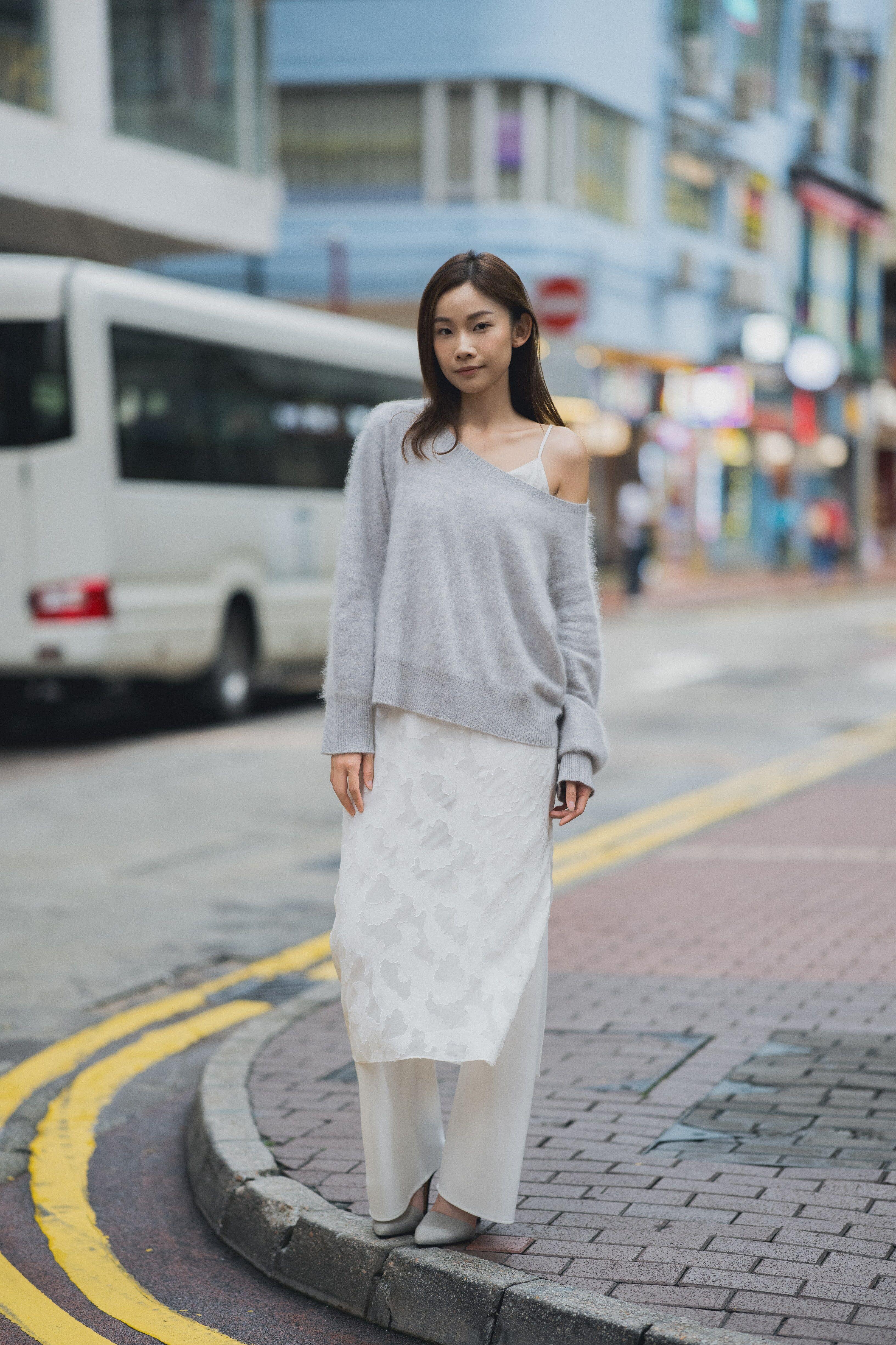 秋冬极简穿法！Club Monaco“温柔奶油白”叠搭营造老钱风优雅日常 时尚穿搭 图3张