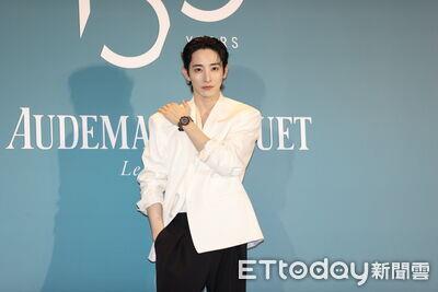 李洙赫低胸装配200万AP表跑趴　“江南太子”风度翩翩