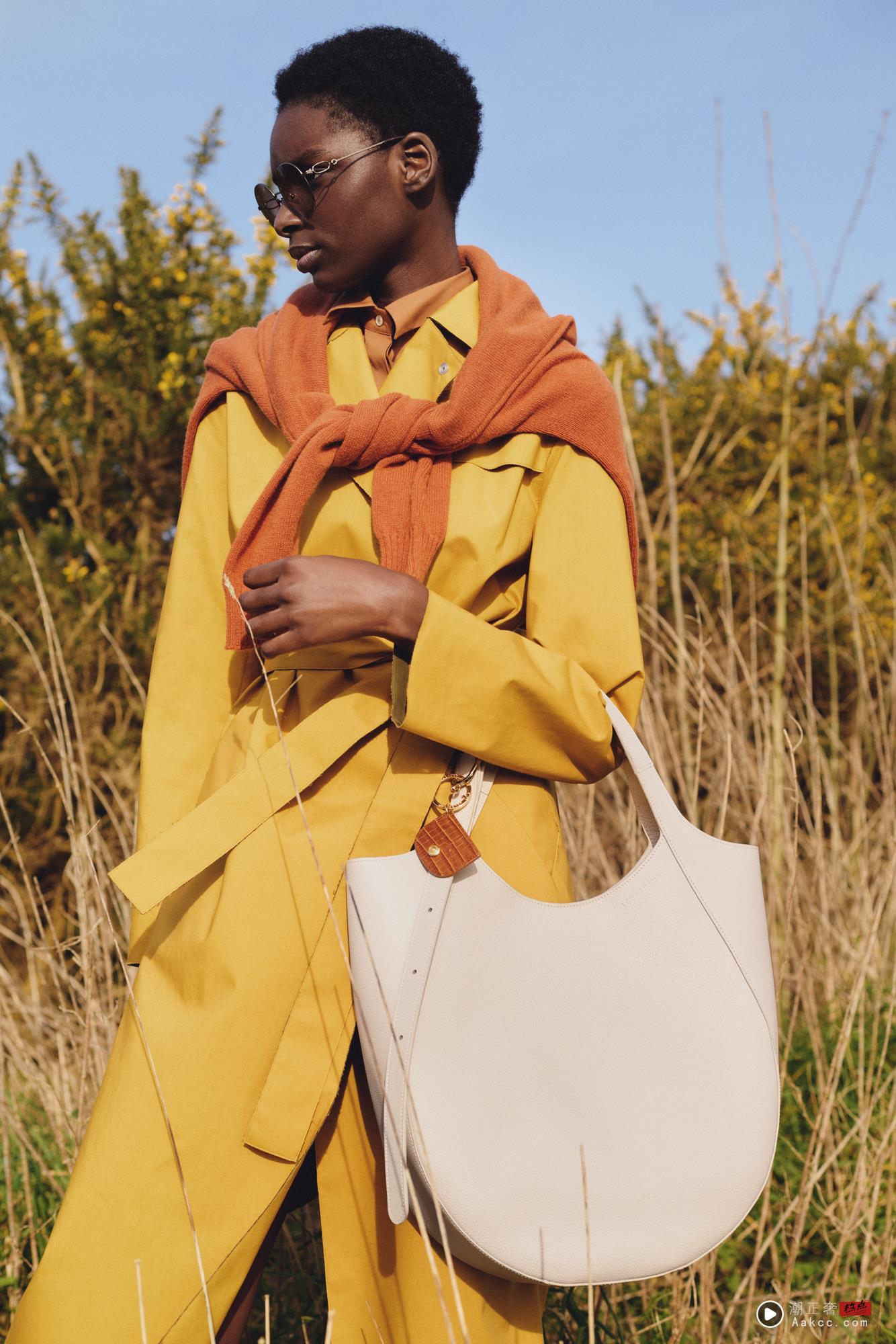 Longchamp又让人跳坑?这颗“圆圆的荔枝包”被网友激推:静奢风黑马 内容图3 潮正奢/潮品文/潮臻社-实时追踪全球最新奢侈品牌新闻资讯的官网站! ▲▼ Longchamp 2025 冬季系列以品牌经典 Le Foulonné 包款 。(图/品牌提供、翻摄自IG)