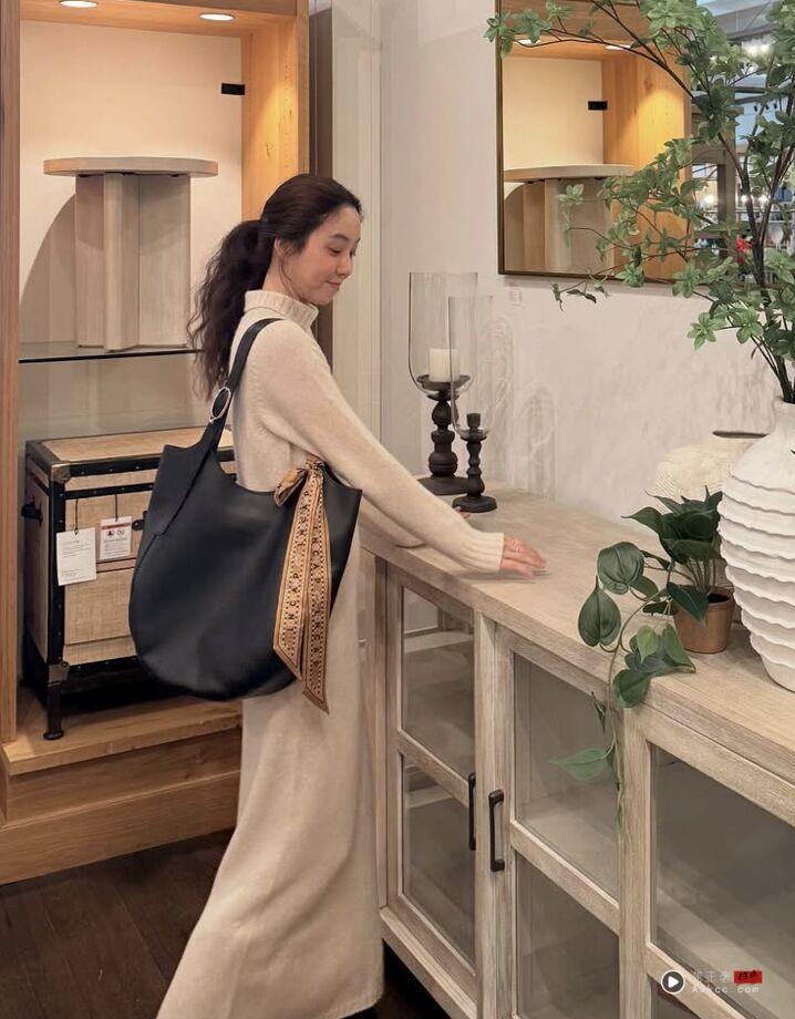 Longchamp又让人跳坑?这颗“圆圆的荔枝包”被网友激推:静奢风黑马 内容图9 潮正奢/潮品文/潮臻社-实时追踪全球最新奢侈品牌新闻资讯的官网站! ▲▼ Longchamp 2025 冬季系列以品牌经典 Le Foulonné 包款 。(图/品牌提供、翻摄自IG)