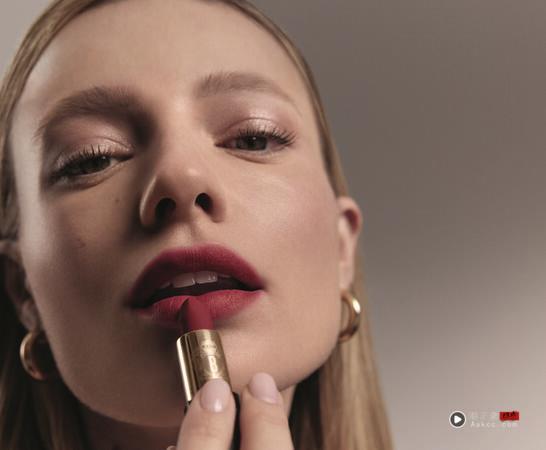 美周记/Bobbi Brown喀什米尔唇膏打造绒雾美唇、I’M MEME 小脸修容棒推新色 内容图4 潮正奢/潮品文/潮臻社-实时追踪全球最新奢侈品牌新闻资讯的官网站! ▲▼美周记。(图/品牌提供)