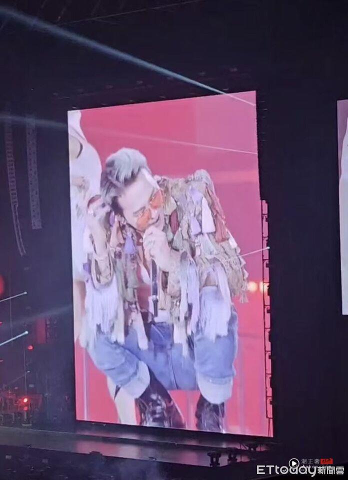 GD开唱就是伸展台!“女装混搭”流苏夹克、水钻西装帅炸了 内容图2 潮正奢/潮品文/潮臻社-实时追踪全球最新奢侈品牌新闻资讯的官网站! ▲▼GD 。(图/读者提供)