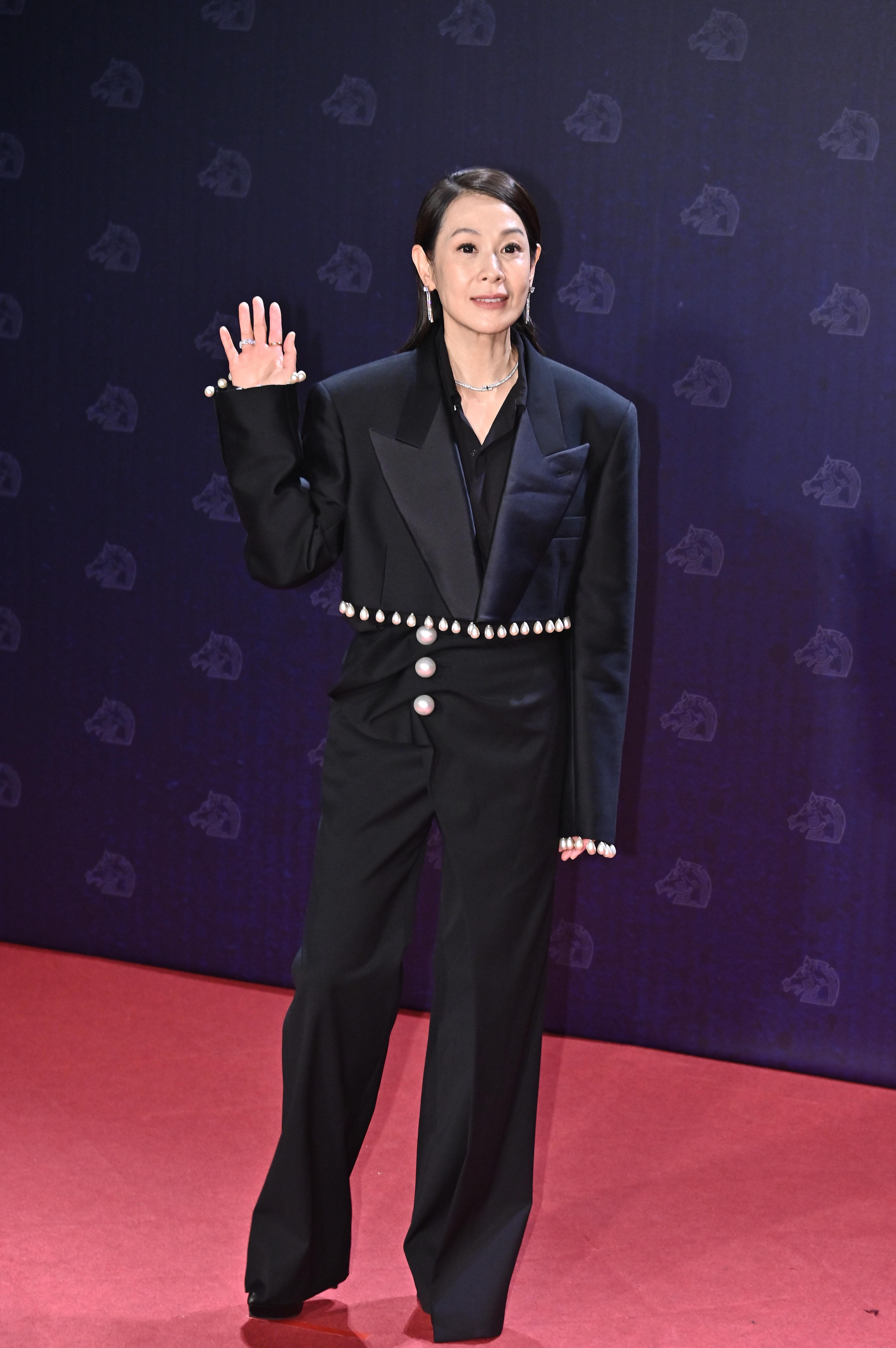 金马女星时尚/林依晨性感炸裂 桂纶镁透视装美腿若隐若现 内容图6 潮正奢/潮品文/潮臻社-实时追踪全球最新奢侈品牌新闻资讯的官网站! ▲第62届金马奖颁奖典礼星光大道,我们意外的勇气/刘若英。(图/记者李毓康摄)