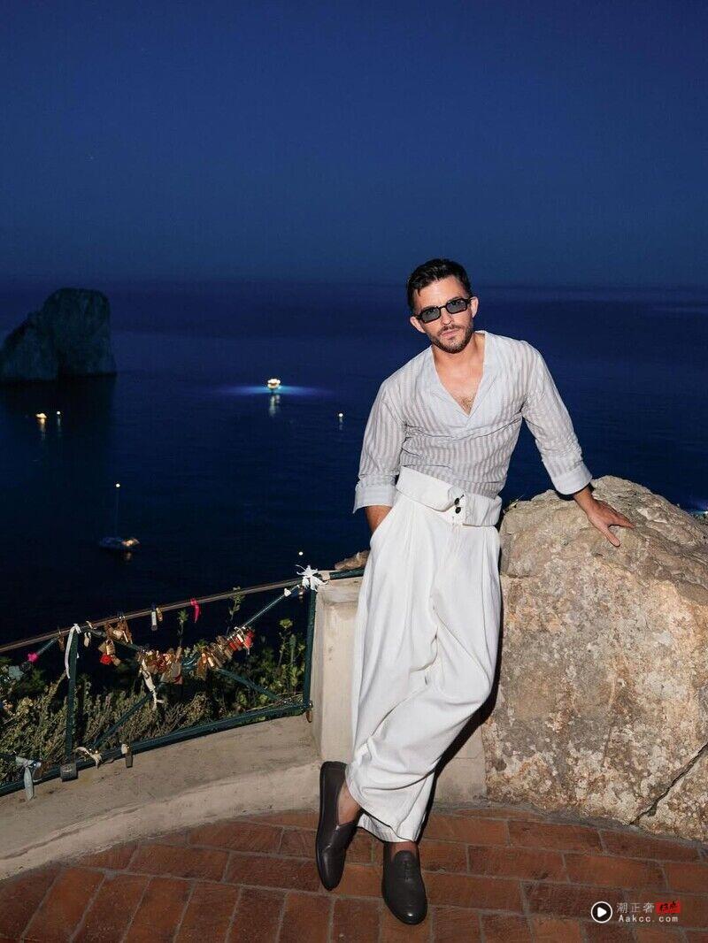 《魔法坏女巫2》Jonathan Bailey 5套现实王子造型 最性感男人西装这样穿 内容图9 潮正奢/潮品文/潮臻社-实时追踪全球最新奢侈品牌新闻资讯的官网站! 最性感男人怎么穿西装?《魔法坏女巫2》Jonathan Bailey五套现实王子造型,从斯文风到性感风全民男神这样穿