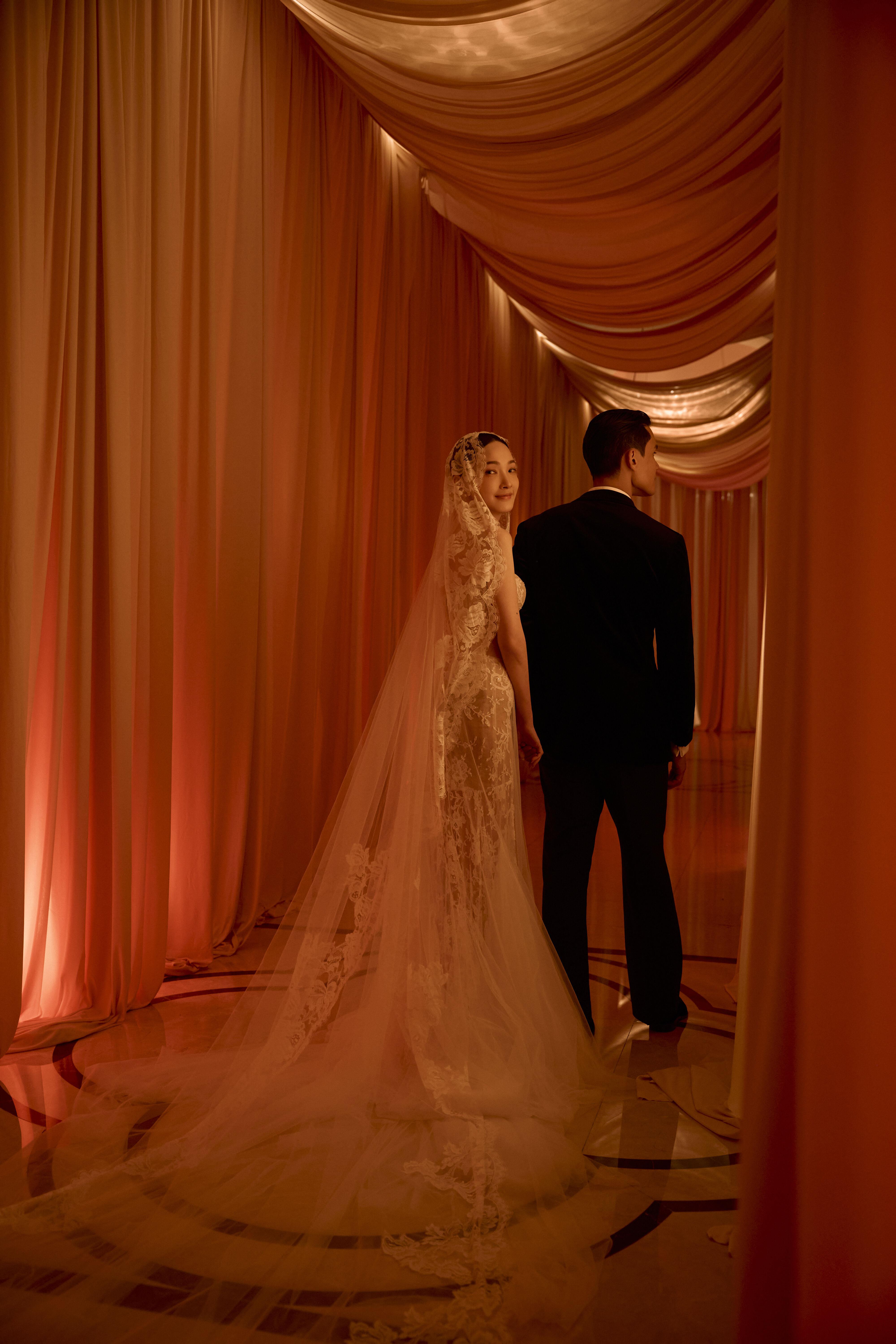 林映唯超仙婚纱范本!从极简风到古典蓬裙 搭CHANEL珠宝成最美新娘 内容图3 潮正奢/潮品文/潮臻社-实时追踪全球最新奢侈品牌新闻资讯的官网站! ▲▼ 演员林映唯。(图/自由试娱乐提供)