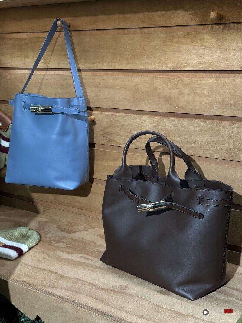 Longchamp 2026春夏焦点新包!超软萌毛衣包、质感托特包爆款潜力股 内容图2 潮正奢/潮品文/潮臻社-实时追踪全球最新奢侈品牌新闻资讯的官网站! Longchamp 2026春夏哪些焦点新包?编辑精选3款:超软萌毛衣包、都会质感托特包…