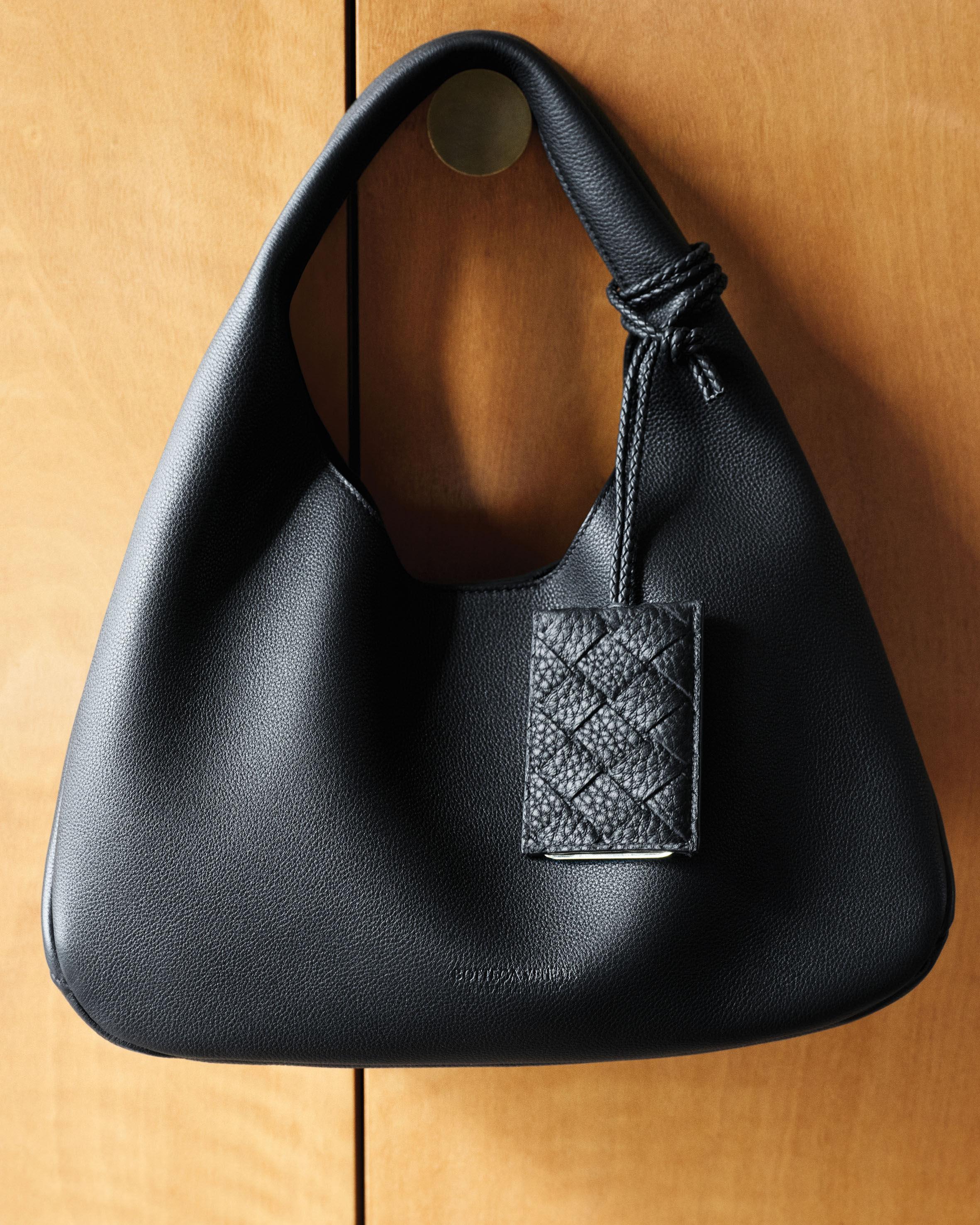 包开箱/Delvaux年末压轴美包!Brillant金光渲染、Cool Box星点冬日奢华 内容图9 潮正奢/潮品文/潮臻社-实时追踪全球最新奢侈品牌新闻资讯的官网站! ▲金钟 。(图/品牌提供)